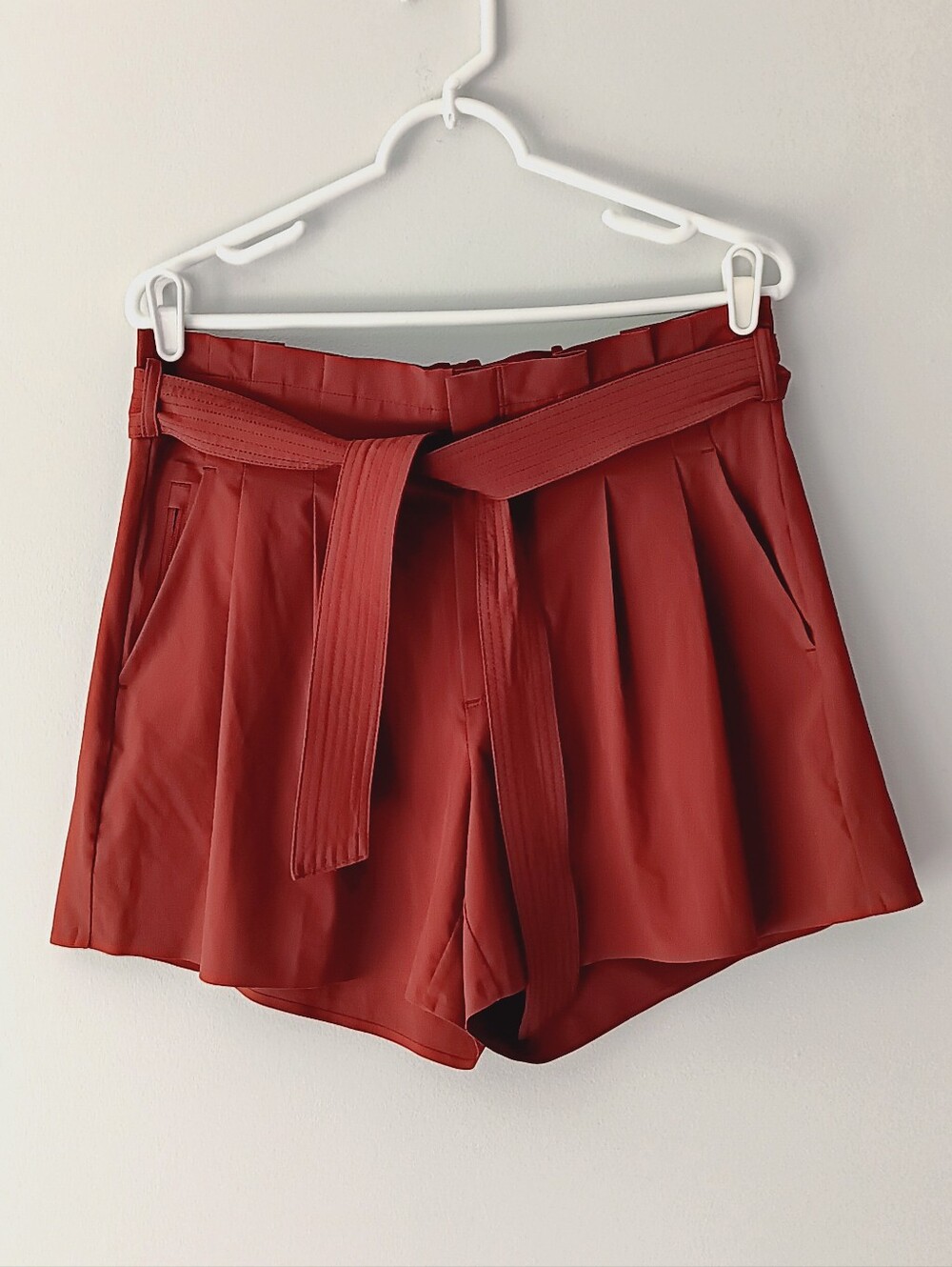 Athleta Skyline Short II Ruffled Belted Relaxed Fit 12" Rise Size 10 Rust Brown - Picture 5 of 15